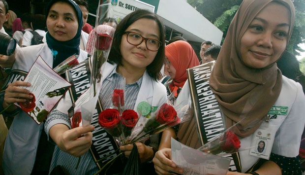 Tolak Kriminalisasi, Ribuan Dokter Gelar Aksi Mogok